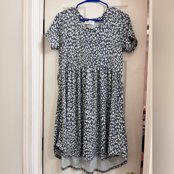 Juliana’s dress - Picture 1 of 3